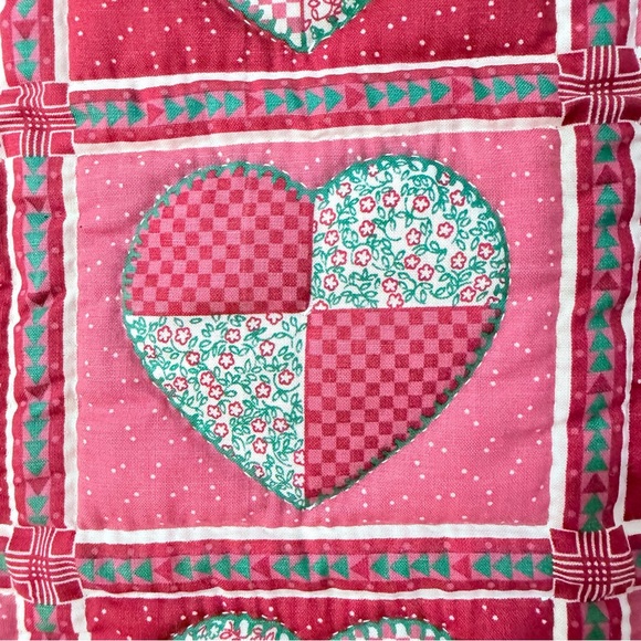 Red heart patchwork quilt - Picture 4 of 12